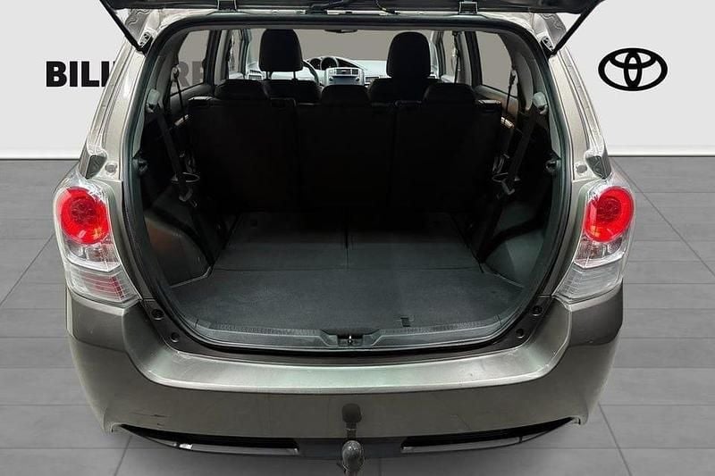 Begagnad Toyota Verso 148 HK (108 kW) 2017 Grå Minibuss