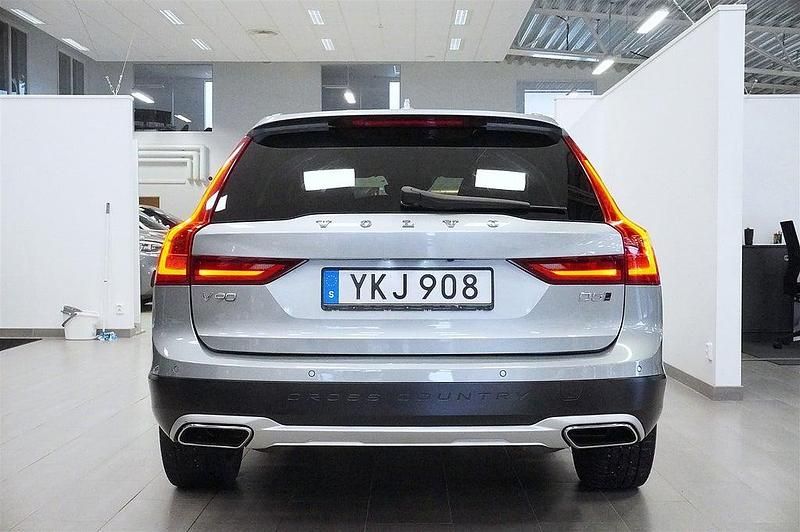 Begagnad Volvo V90 CC Inscription 235 HK (172 kW) 2017 Silver Kombi