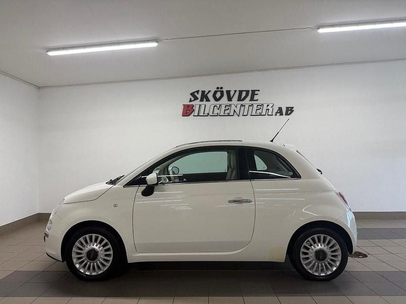 Vit Begagnad 2012 Fiat 500 Lounge Halvkombi | 71 500 kr (Marknadspris) - Bild 1/4