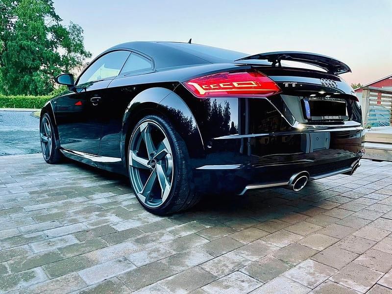 Begagnad Audi TT 230 HK (169 kW) 2016 Mytoblack metallic Sportkupé