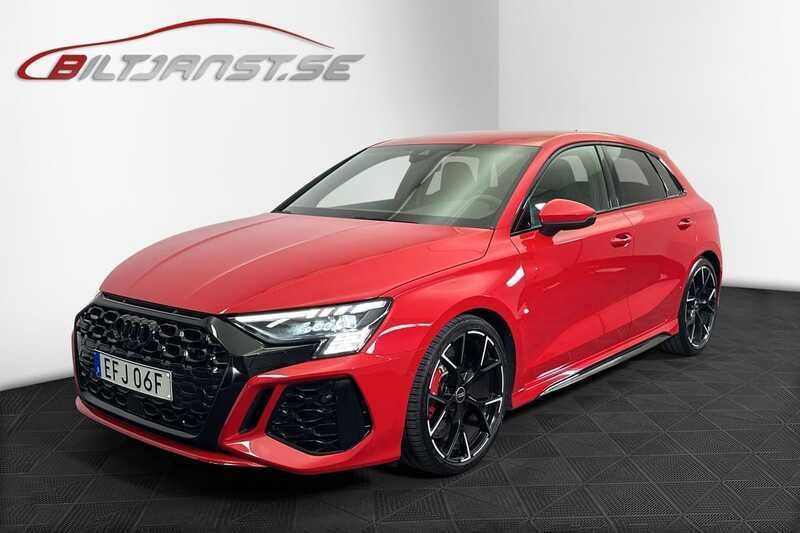 Röd Begagnad 2022 Audi RS3 Sportback Design Halvkombi | 599 000 kr - Bild 1/4