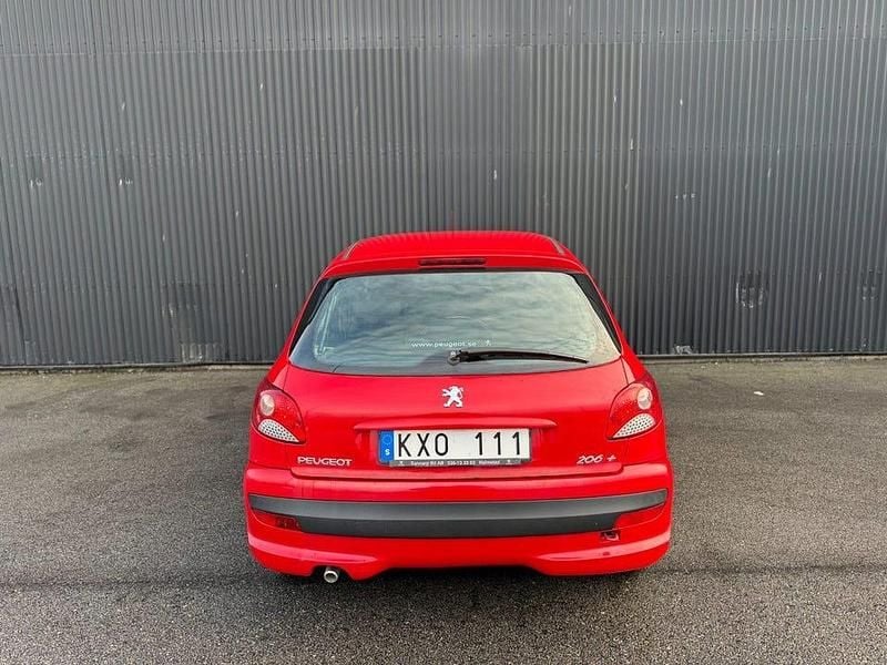 Begagnad Peugeot 206+ 75 HK (55 kW) 2010 Röd Halvkombi