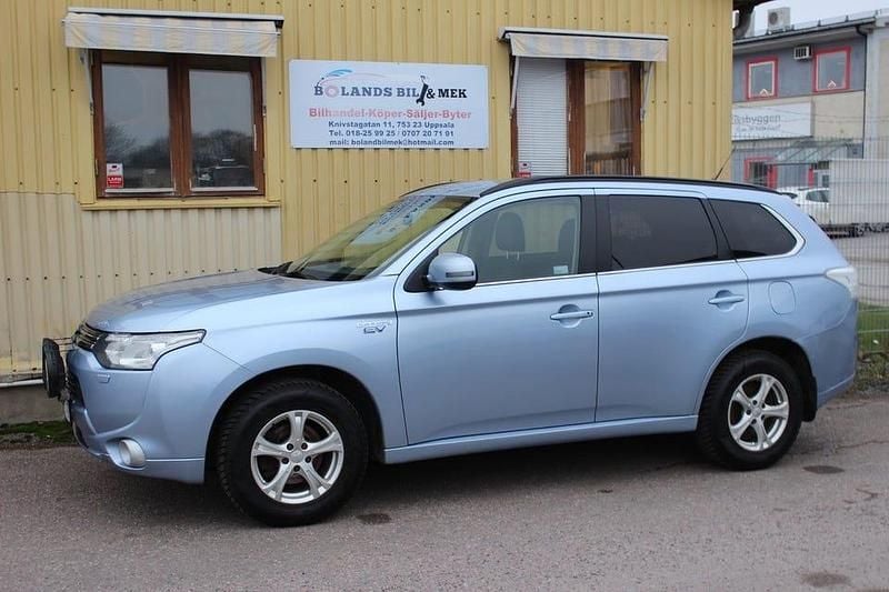 Begagnad Mitsubishi Outlander 203 HK (149 kW) 2014 Blå SUV