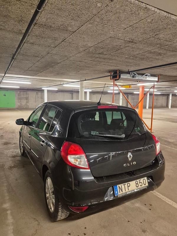 Begagnad Renault Clio R.S. 75 HK (55 kW) 2011 Halvkombi