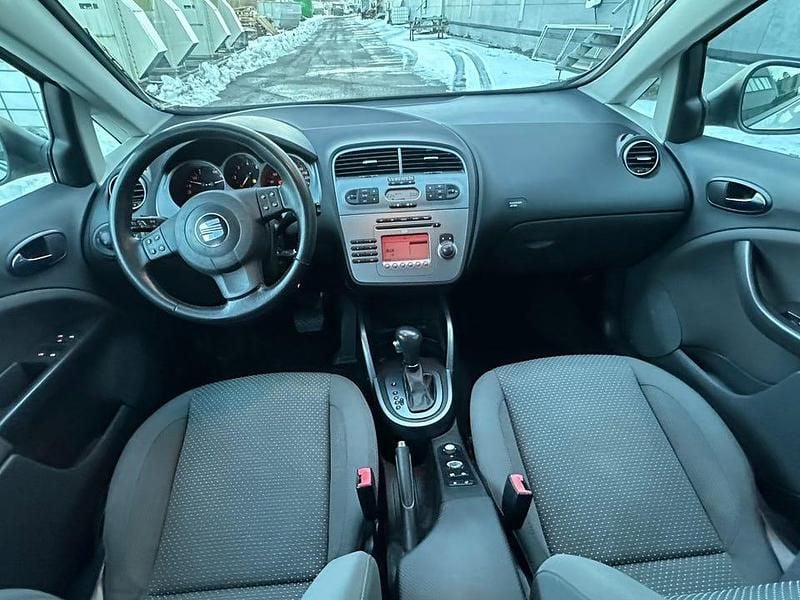 Begagnad Seat Altea XL 140 HK (102 kW) 2009 Vit Minibuss