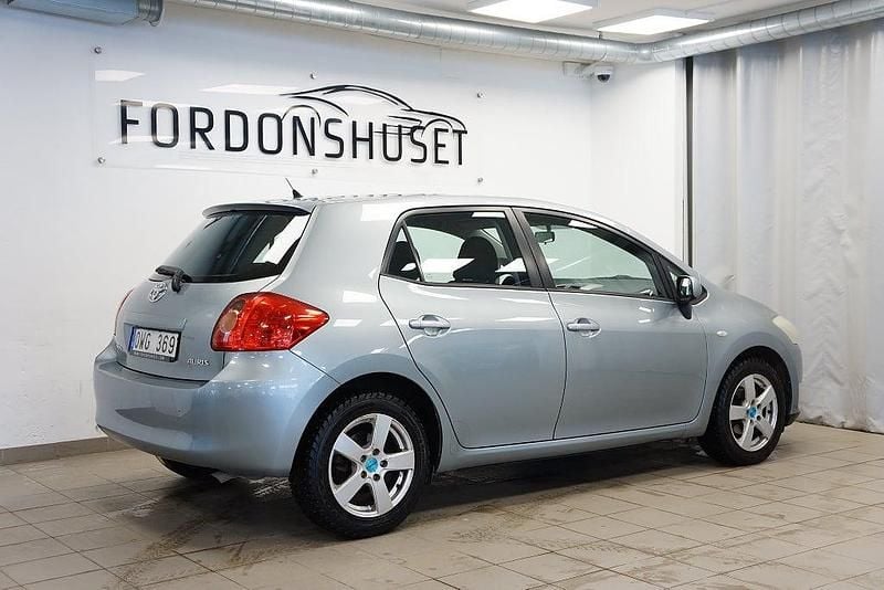 Begagnad Toyota Auris 132 HK (97 kW) 2009 Grå Halvkombi