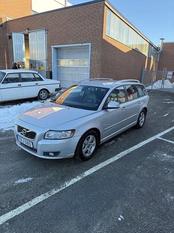 Begagnad Volvo V50 Momentum 116 HK (85 kW) 2012 Grå Kombi
