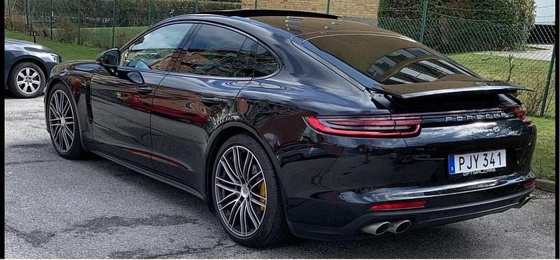 Svart Begagnad 2017 Porsche Panamera 4S Sport Sedan | 620 000 kr (Lite dyr) - Bild 1/4