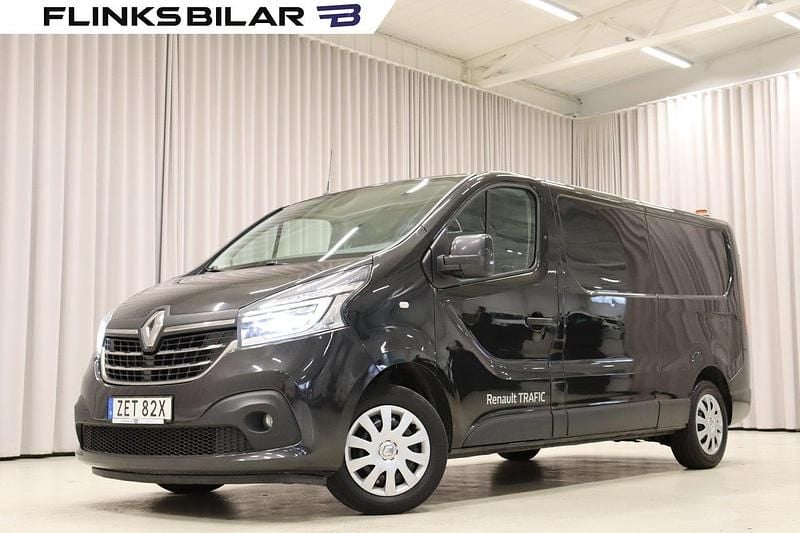 Svart (svart metallic) Begagnad 2021 Renault Trafic Van | 169 800 kr (Marknadspris) - Bild 1/4