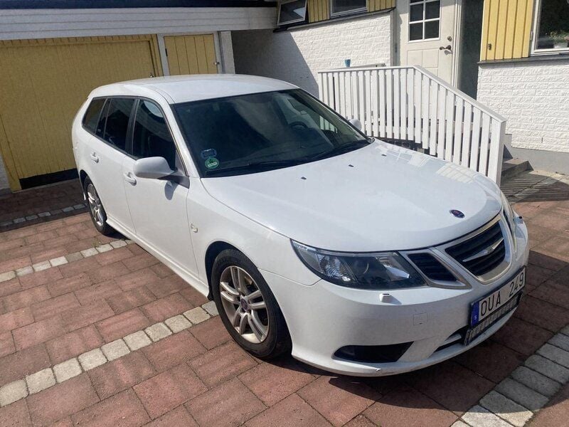 Vit Begagnad 2011 Saab 9-3 Linear Kombi | 44 900 kr (Marknadspris) - Bild 1/4