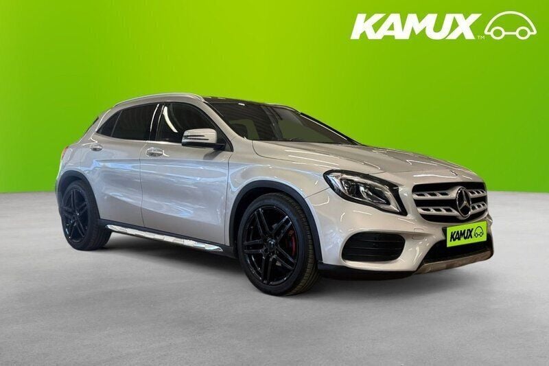 Silver/grå Begagnad 2018 Mercedes GLA200 AMG SUV | 229 800 kr (Marknadspris) - Bild 1/4
