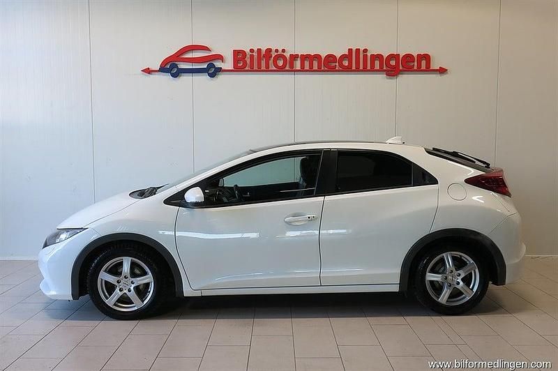 Vit samma som bilen Begagnad 2012 Honda Civic Executive Halvkombi | 49 900 kr (Superpris) - Bild 1/4