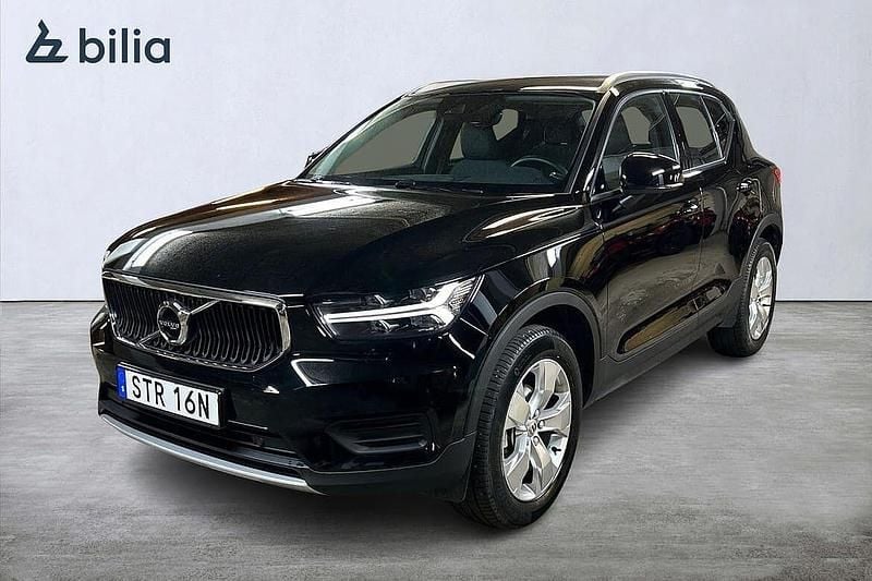 Svart Begagnad 2022 Volvo XC40 Momentum SUV | 319 900 kr (Bra pris) - Bild 1/3