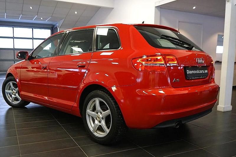 Begagnad Audi A3 Sportback 140 HK (102 kW) 2012 Röd Halvkombi