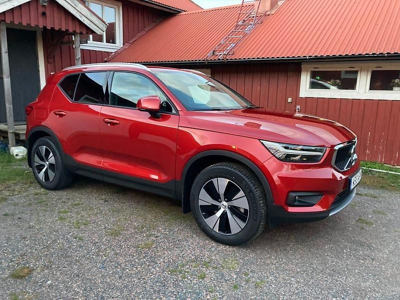 Begagnad Volvo XC40 197 HK (144 kW) 2022 Röd metallic SUV