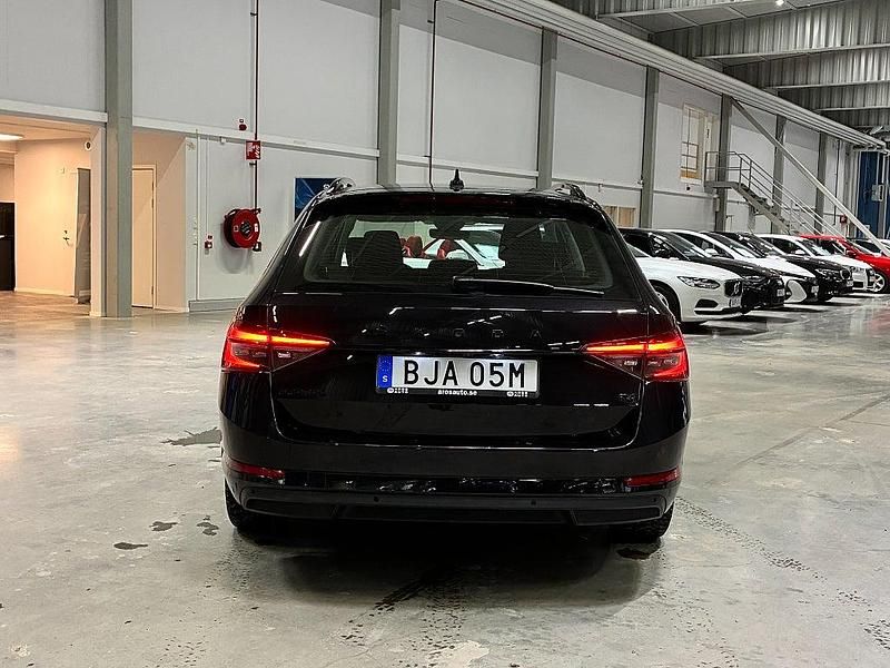 Begagnad Skoda Superb 2023 Svart Kombi