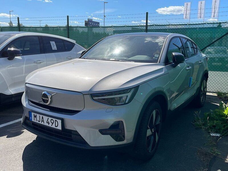 Silver Begagnad 2023 Volvo EC40 Core SUV | 398 800 kr (Superpris) - Bild 1/1