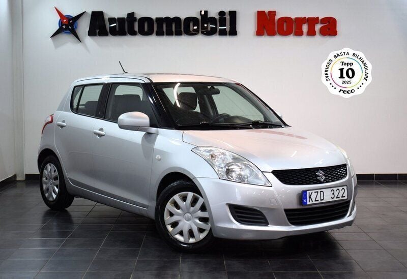 Grå Begagnad 2010 Suzuki Swift Comfort Halvkombi | 39 900 kr (Lite dyr) - Bild 1/2
