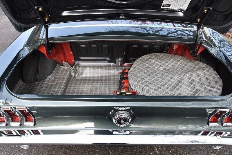 Grön Begagnad 1967 Ford Mustang Fastback | 350 000 kr - Bild 1/4