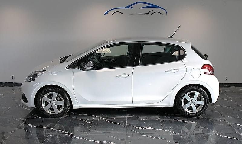 Begagnad Peugeot 208 110 HK (80 kW) 2019 Vit Halvkombi