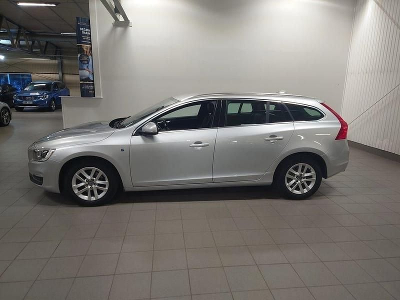 Begagnad Volvo V60 Ocean Race 181 HK (133 kW) 2014 Silver Kombi
