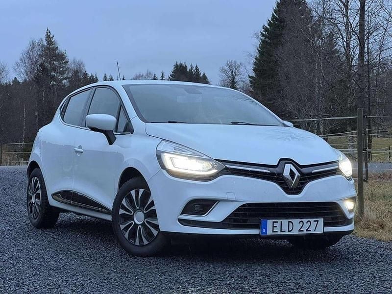 Glaciär vit 369 Begagnad 2018 Renault Clio IV Halvkombi | 90 000 kr (Marknadspris) - Bild 1/4