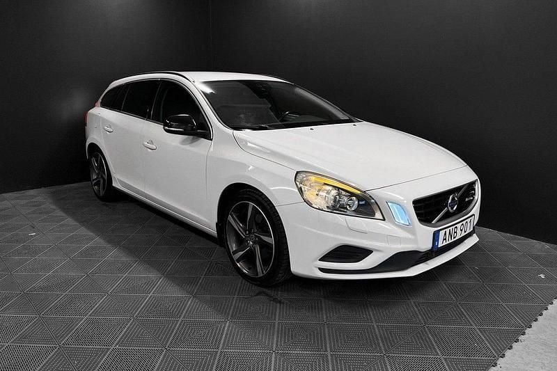 Vit Begagnad 2011 Volvo V60 R-Design Kombi | 89 700 kr (Lite dyr) - Bild 1/4