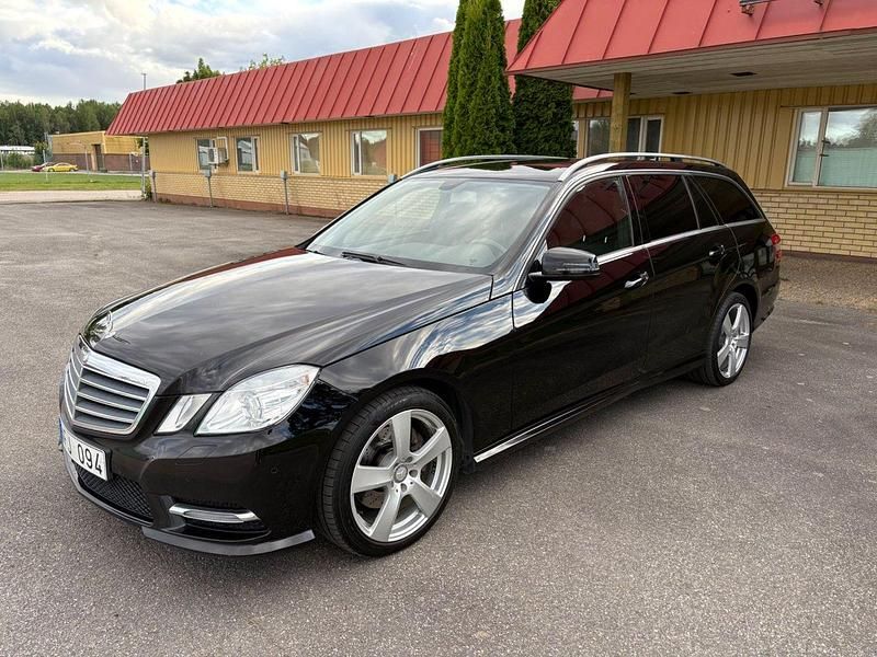 Svart Begagnad 2013 Mercedes E220 Kombi | 114 800 kr (Bra pris) - Bild 1/4
