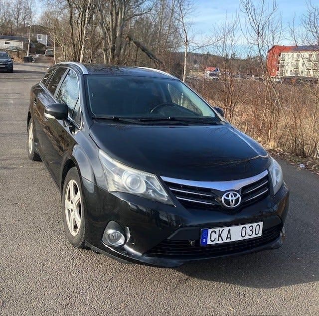Metallic Begagnad 2012 Toyota Avensis Kombi | 51 000 kr (Marknadspris) - Bild 1/4