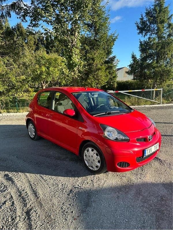 Röd Begagnad 2009 Toyota Aygo Halvkombi | 49 500 kr (Bra pris) - Bild 1/4