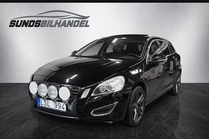 Vit Begagnad 2011 Volvo V60 Summum Kombi | 79 900 kr (Marknadspris) - Bild 1/4