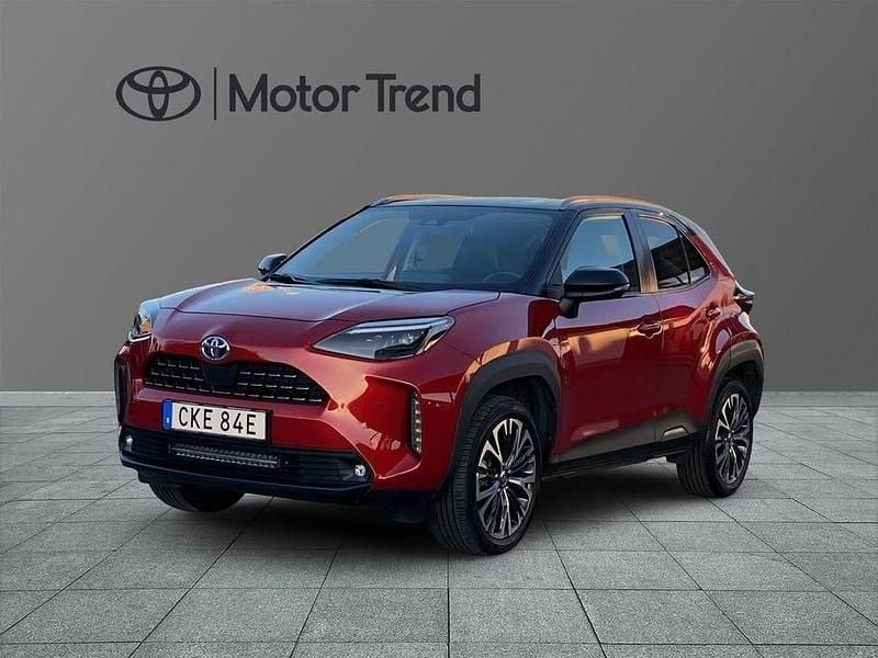 Röd Begagnad 2022 Toyota Yaris Cross Edition SUV | 279 000 kr (Marknadspris) - Bild 1/4