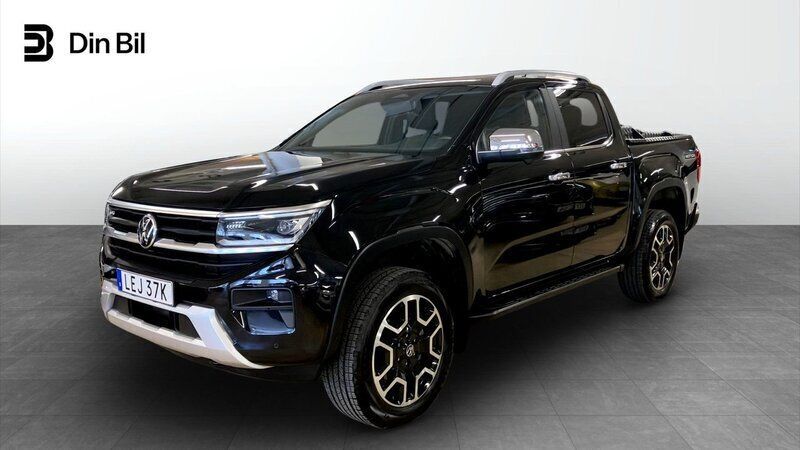 Svart (midnight black metallic) Begagnad 2023 VW Amarok Style Pickup | 674 900 kr (Marknadspris) - Bild 1/4