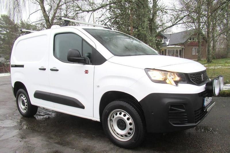 Vit Begagnad 2022 Peugeot Partner Minibuss | 247 500 kr (Dyr) - Bild 1/4
