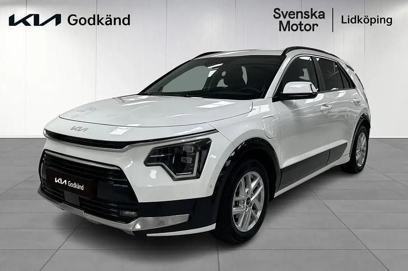 Vit Begagnad 2023 Kia Niro Advance SUV | 369 200 kr (Lite dyr) - Bild 1/4