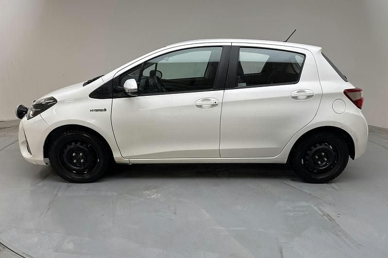 Begagnad Toyota Yaris Active 101 HK (74 kW) 2018 Vit