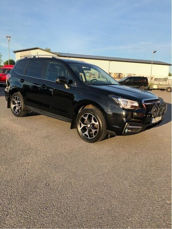Svart Begagnad 2017 Subaru Forester SUV | 199 000 kr (Bra pris) - Bild 1/4