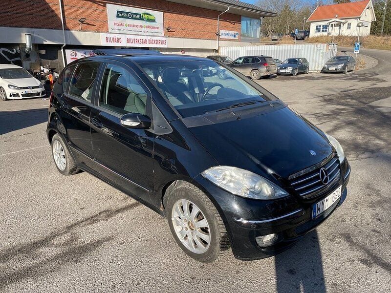 Begagnad Mercedes A200 Avantgarde 136 HK (100 kW) 2005 Svart Halvkombi