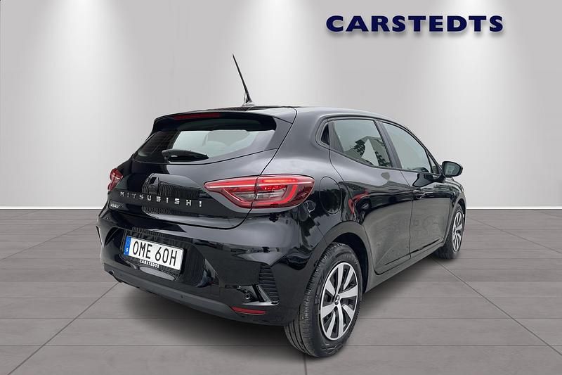 Begagnad Mitsubishi Colt Invite 92 HK (67 kW) 2024 Svart Halvkombi