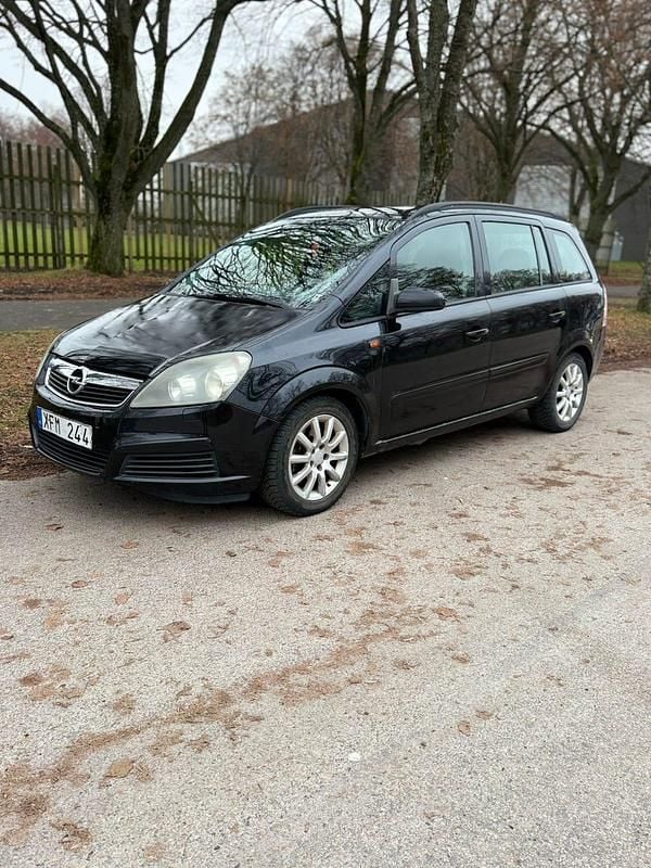 Begagnad 2006 Opel Zafira Minibuss | 18 500 kr (Marknadspris) - Bild 1/4