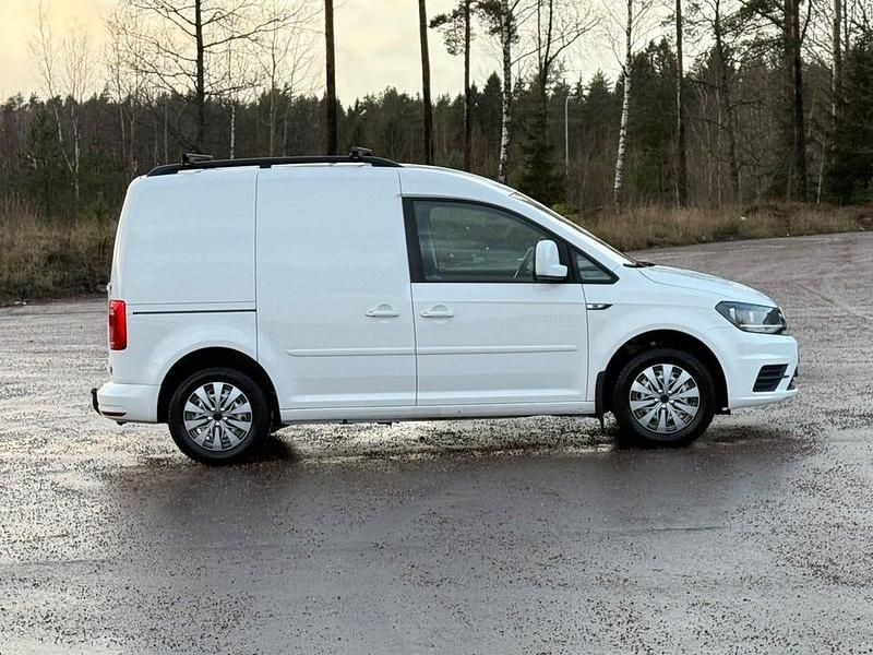 Begagnad VW Caddy 75 HK (55 kW) 2017 Vit Minibuss