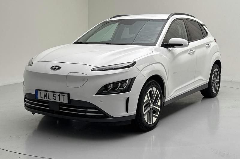 Vit Begagnad 2021 Hyundai Kona Essential SUV | 240 000 kr (Marknadspris) - Bild 1/4