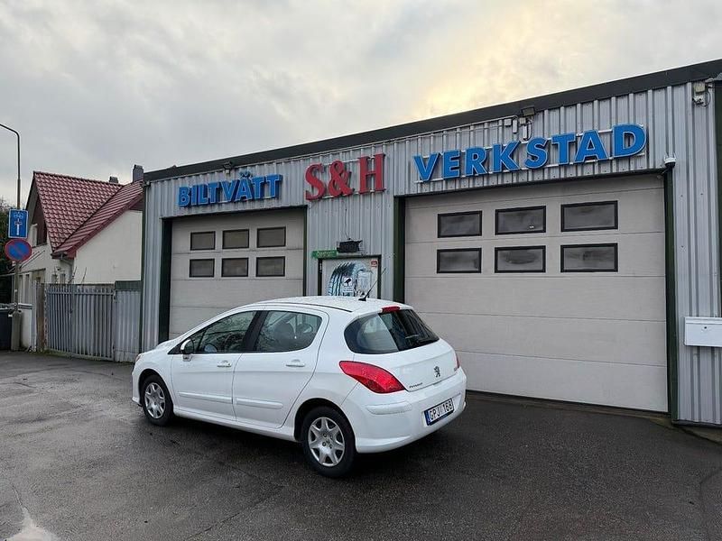 Begagnad Peugeot 308 120 HK (88 kW) 2007 Vit Halvkombi