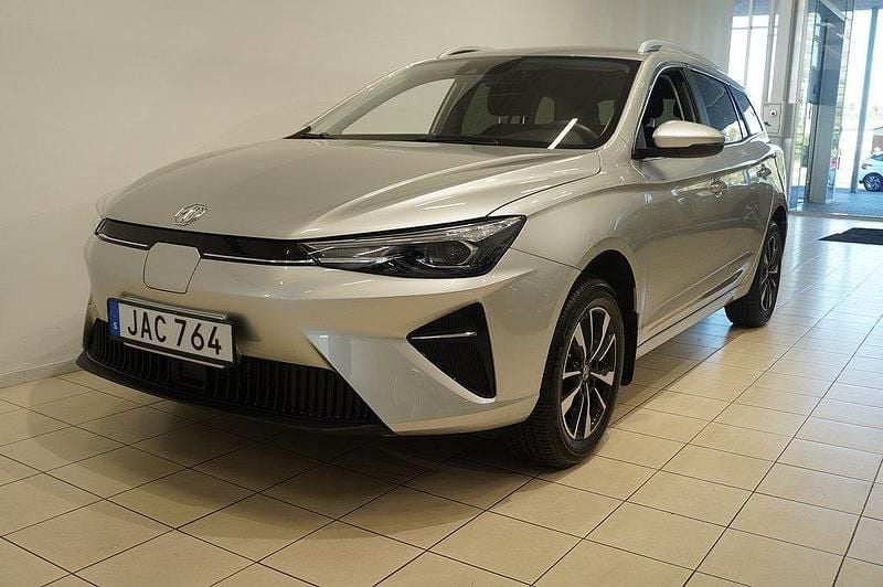 Grå (medael silver) Begagnad 2022 MG MG5 EV Comfort Kombi | 282 121 kr - Bild 1/4