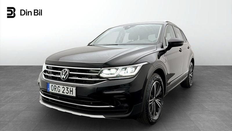 Svart Begagnad 2023 VW Tiguan Elegance SUV | 399 900 kr (Lite dyr) - Bild 1/4