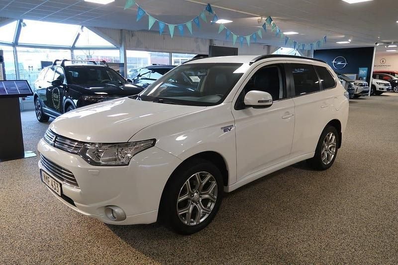 Begagnad Mitsubishi Outlander 203 HK (149 kW) 2014 Vit SUV
