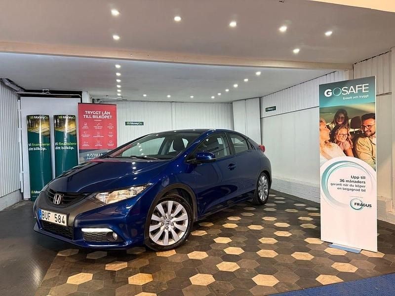 Mörkblå Begagnad 2012 Honda Civic Sport Halvkombi | 65 990 kr (Marknadspris) - Bild 1/4