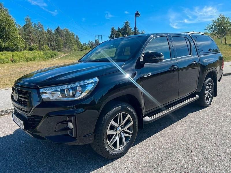 Svart Begagnad 2020 Toyota HiLux Pickup | 495 000 kr (Dyr) - Bild 1/4