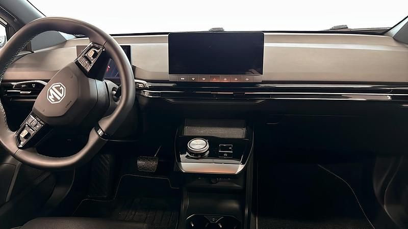 Begagnad MG MG4 EV 125 kW (170 HK) 2023 Grå Halvkombi