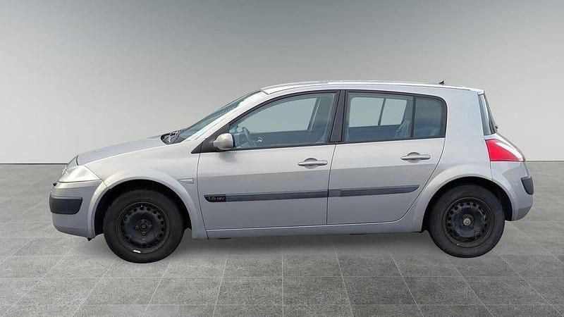 Begagnad Renault Mégane II 114 HK (83 kW) 2004 Ljusgrå (grå) Halvkombi